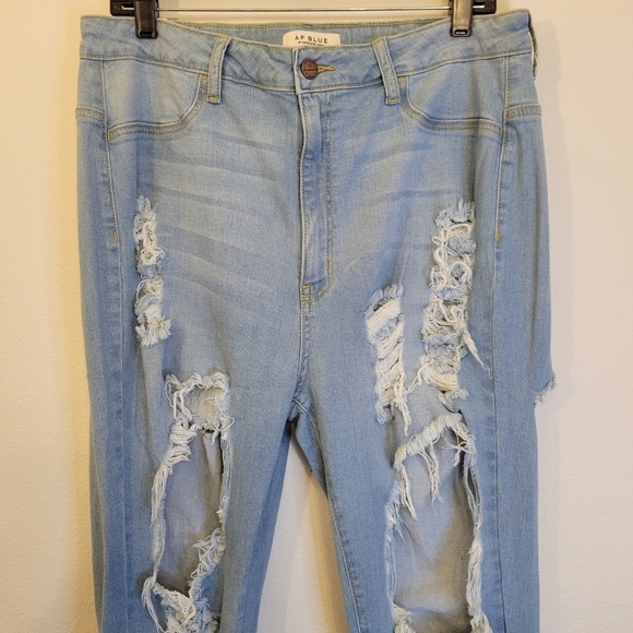 AP Blue By Aphrodite Women's High Waisted Distressed Jeans XL NWT - Picture 7 of 11